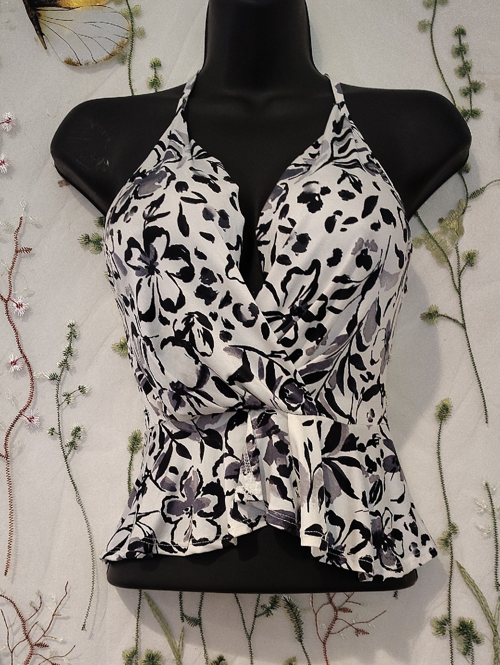 Misty Rose Black & White Floral Wrap Peplum Blouse Vintage Stylish Excellent Con